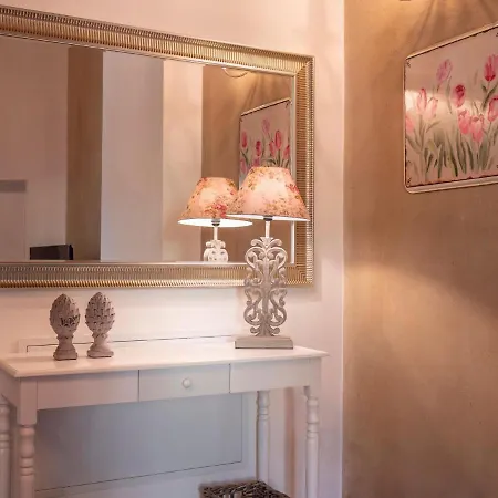 Apartment In Noble Villa Near Ecological Park Mombaroccio